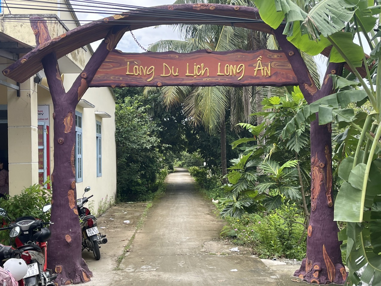 Làng du lịch Long Ẩn