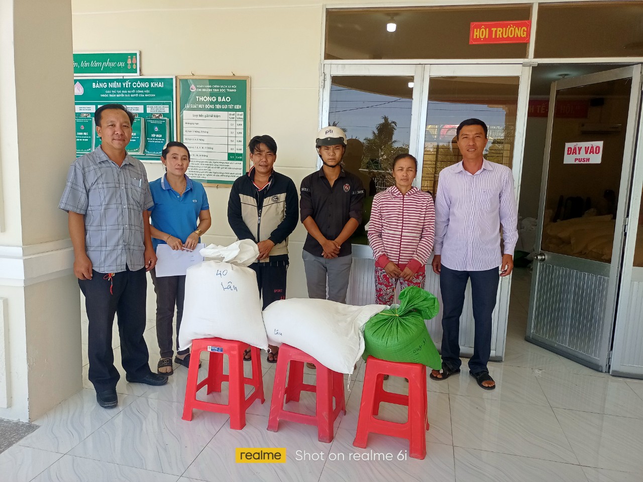 Tiếp nhận và phân bổ gạo hỗ trợ cho người dân nhân dịp Tết nguyên Đán Giáp Thìn năm 2024
